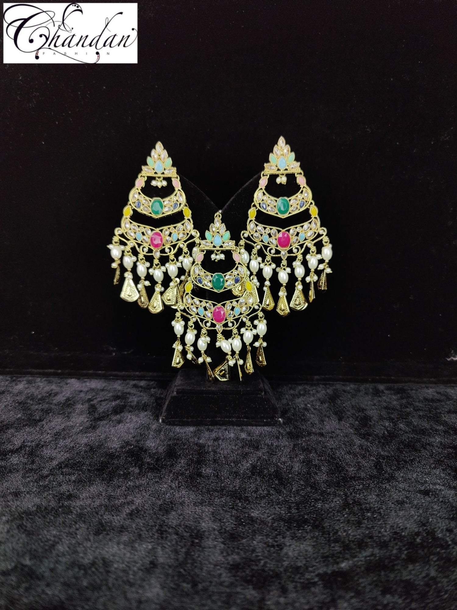 Earrings with Mangtikka