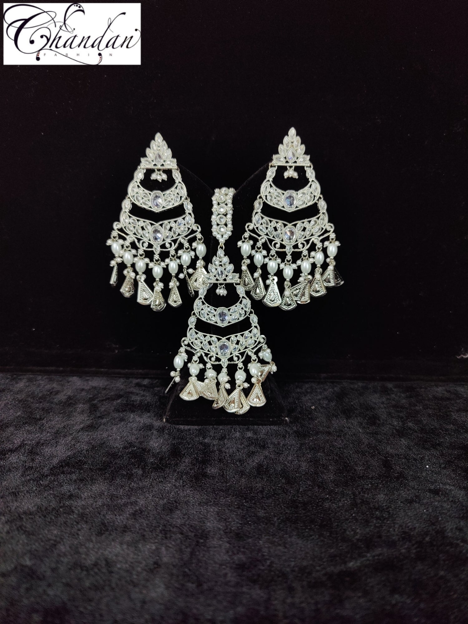 Earrings with Mangtikka