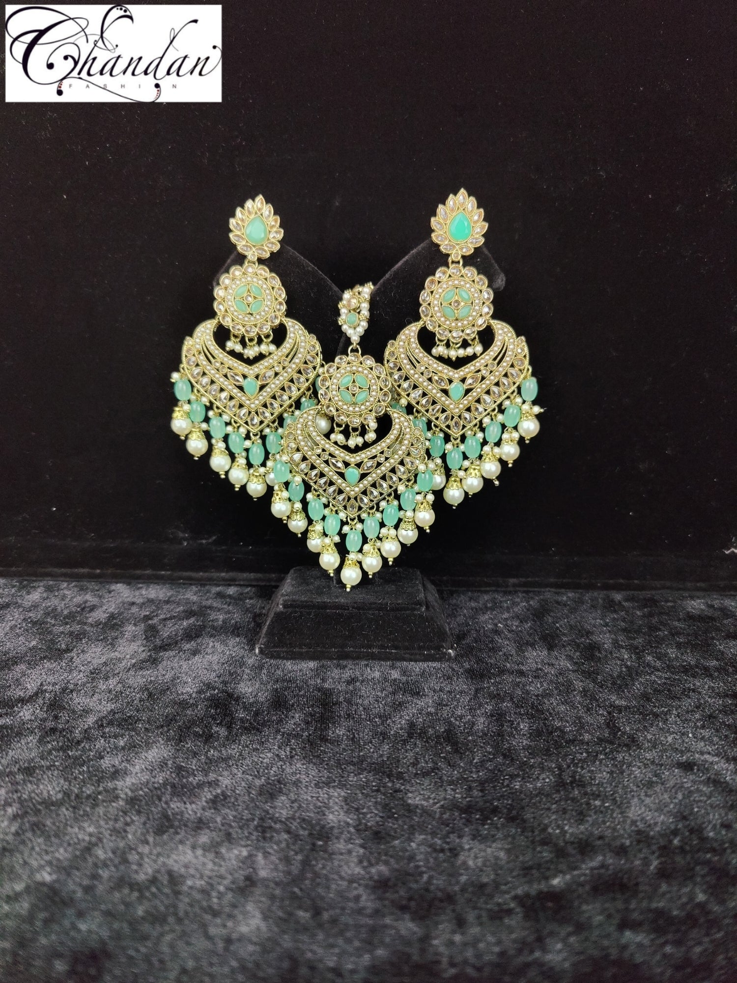 Earrings with Mangtikka