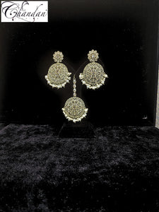 Earrings with Mangtikka