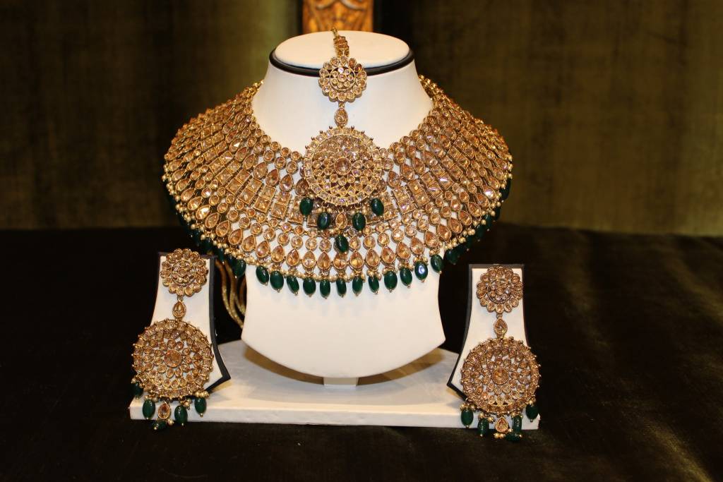 Gold and Green Circle Necklace Set