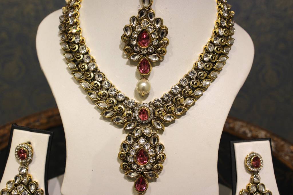 Pink and Gold Floral Necklace Set