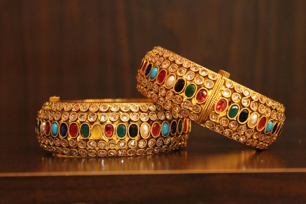 Multicolour Oval and Crystal Bracelet (2.6, 2.8)